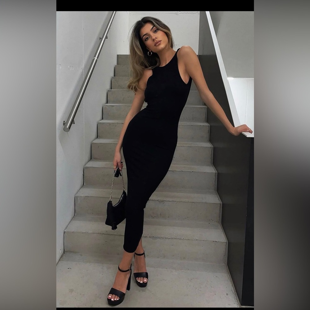Lana Low Back Snatched
Dress - Black